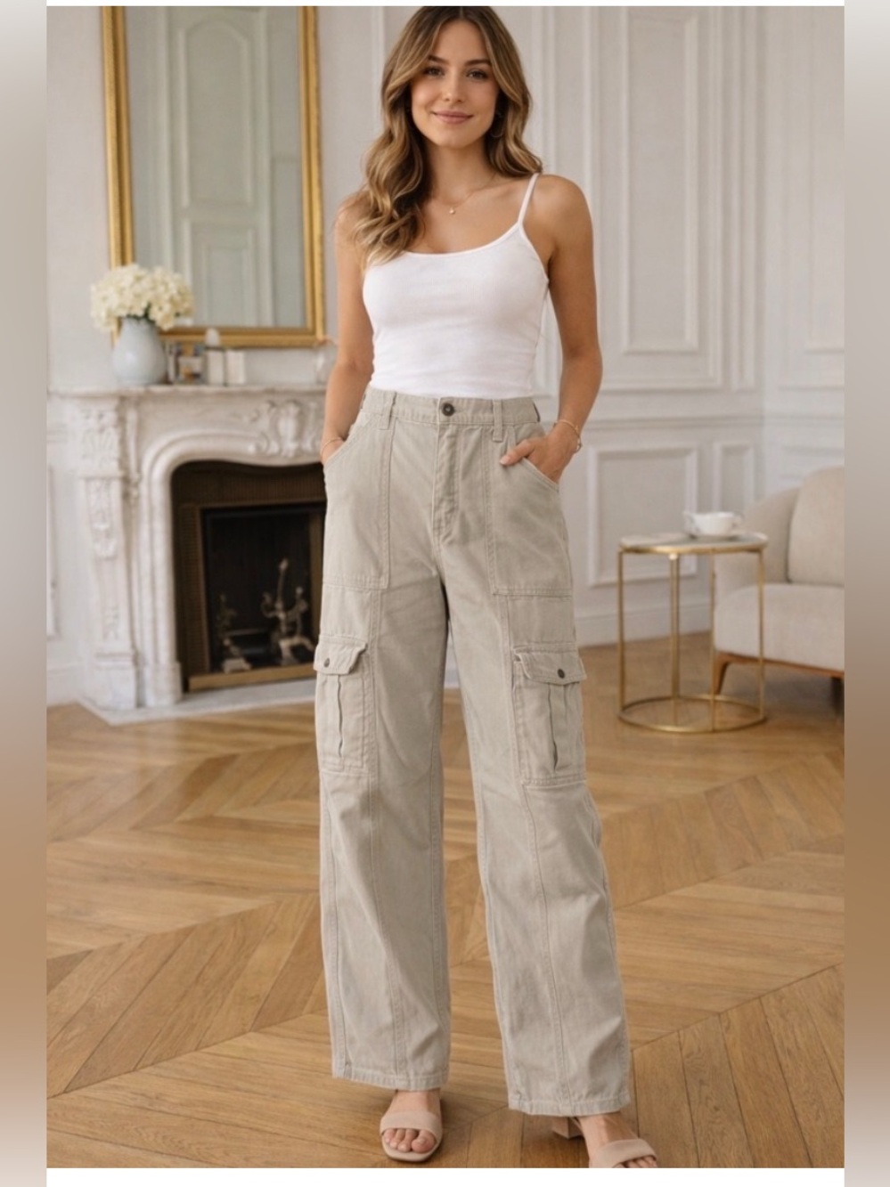 Universal Thread Women’s light beige cargo pants. Sz: 12